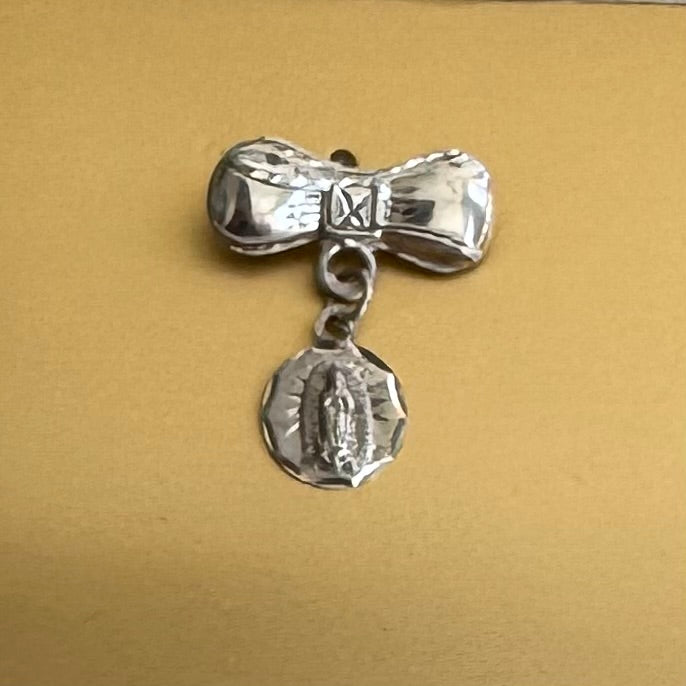 Prendedor con medalla religiosa para bebé - PR220