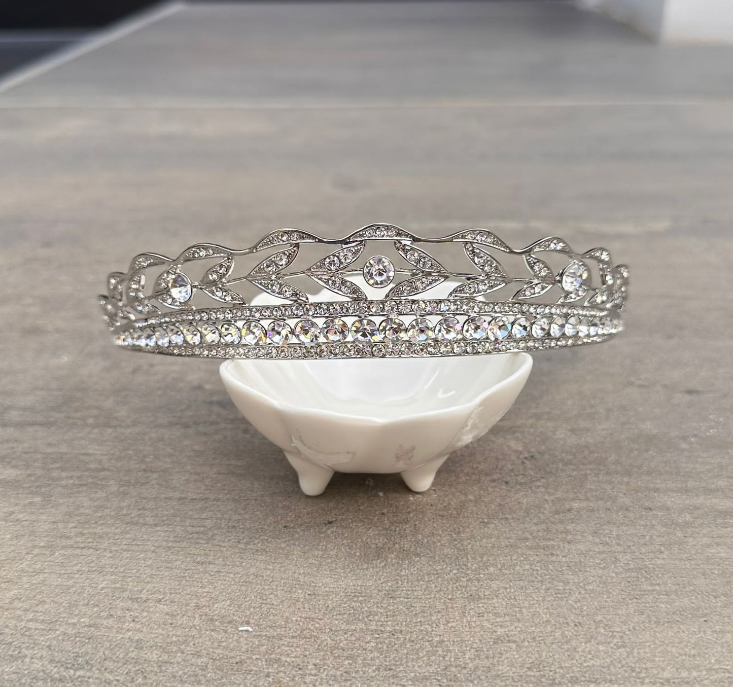 Tiara COR004