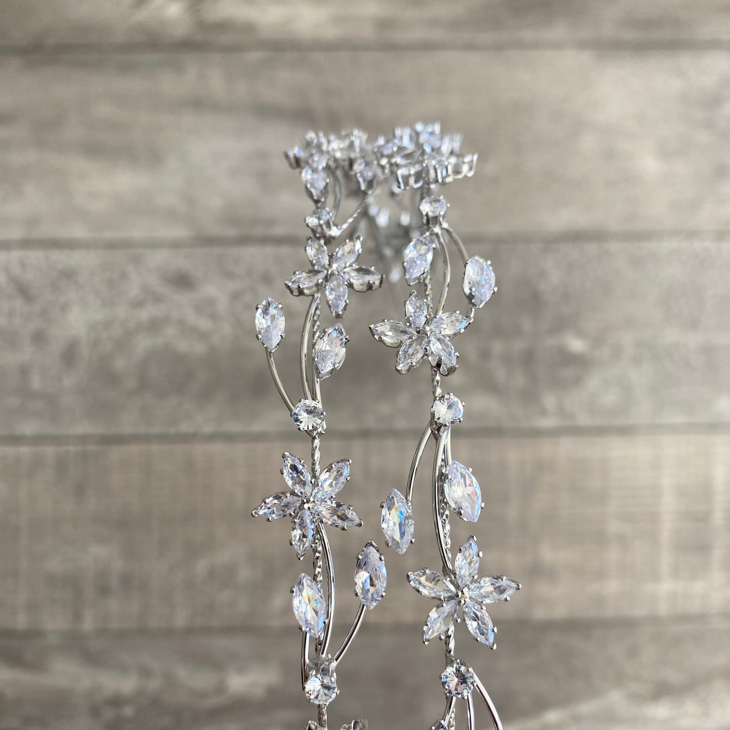 Tiara TIA009
