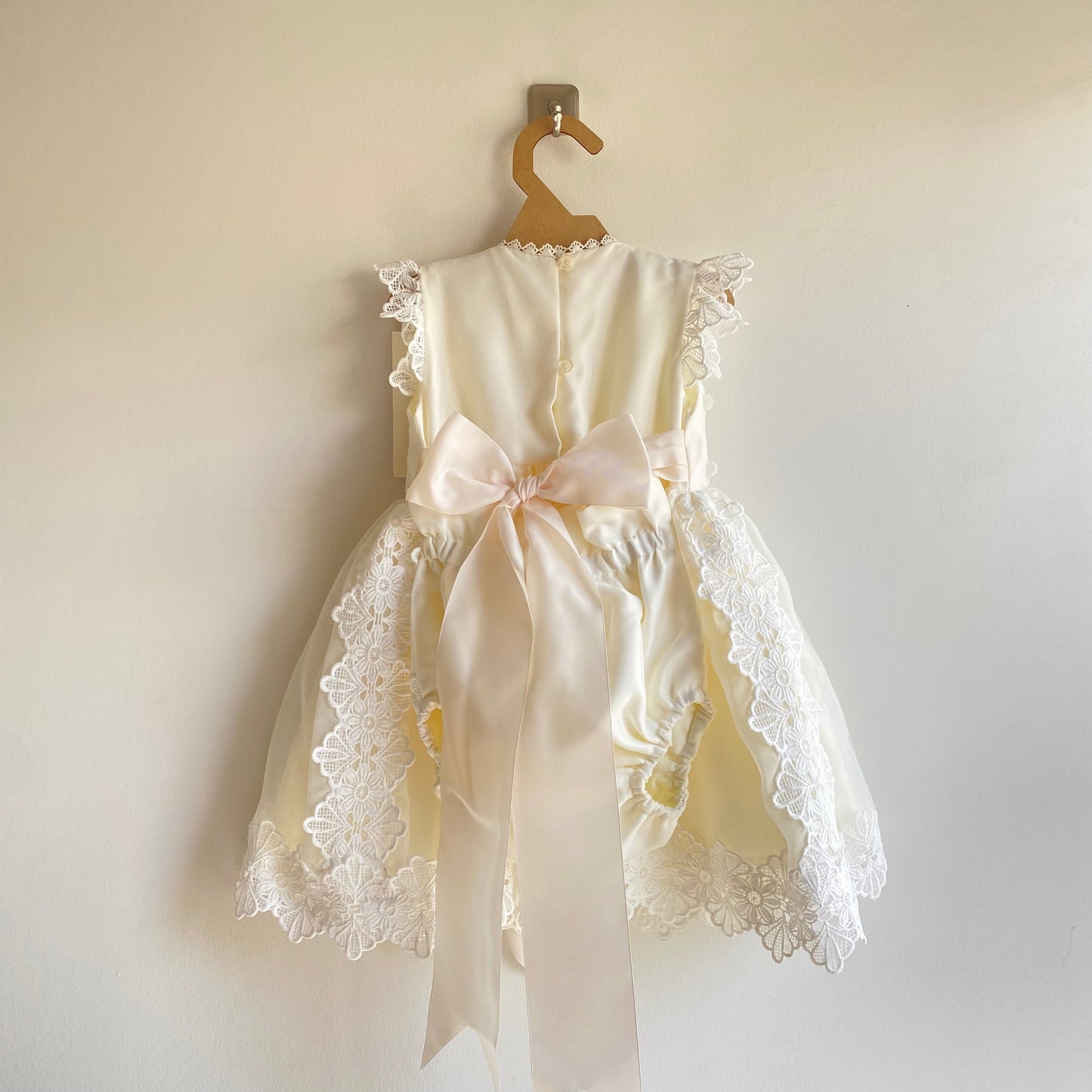 Ropón de bautizo para niña - Modelo Catania