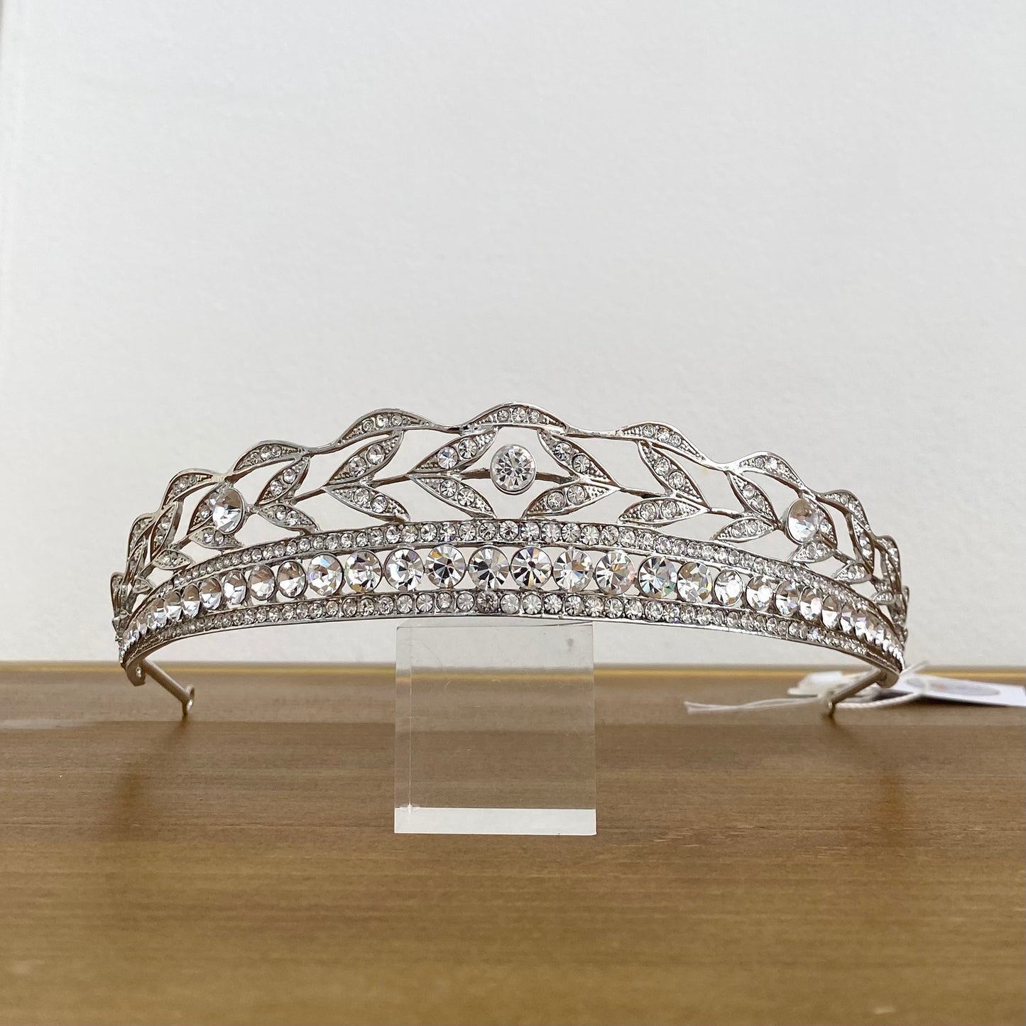 Tiara COR004