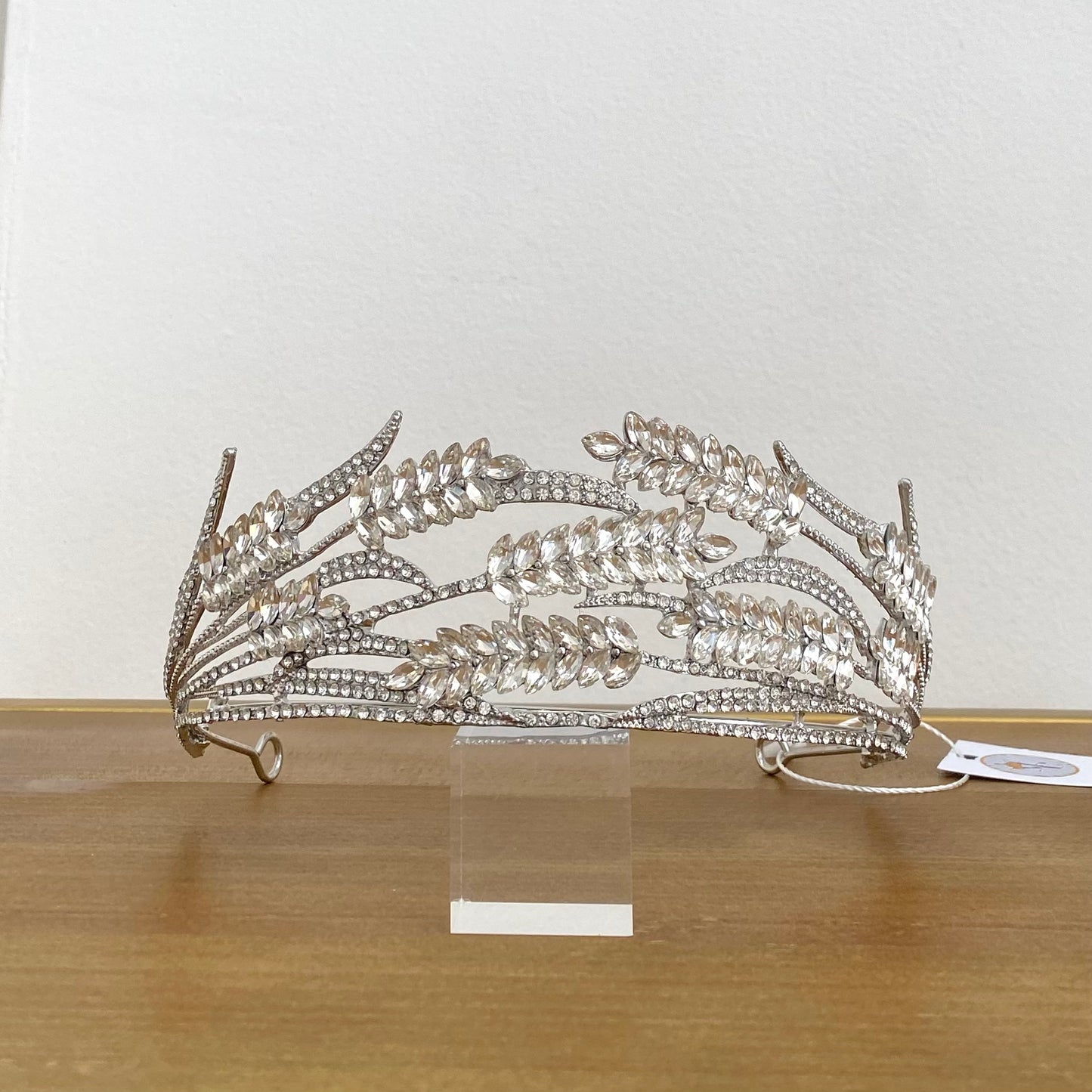 Tiara COR011