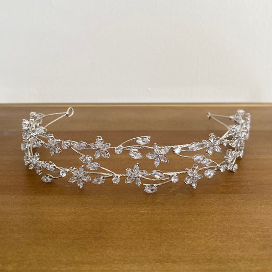 Tiara TIA009