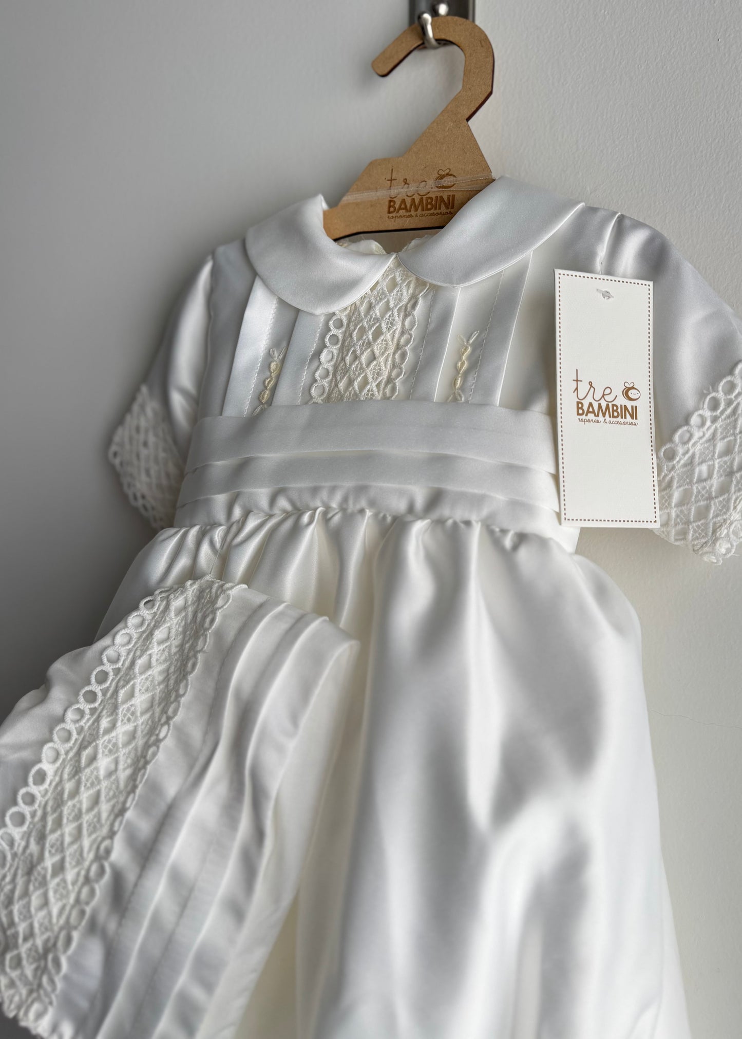 Traje de bautizo para niño marca Tre Bambini - Modelo Varenna manga corta