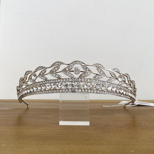 Tiara COR004