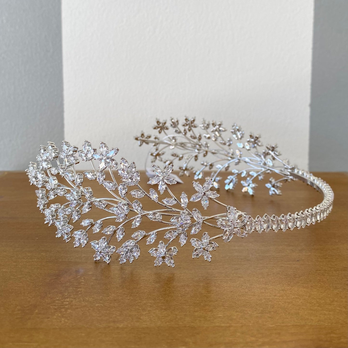 Tiara COR301